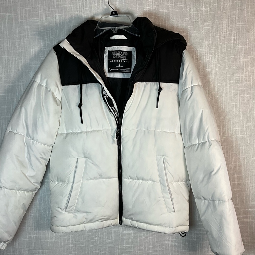 Aeropostale Jacket Size S Black and White Hooded Drawstrings Interior Pocket